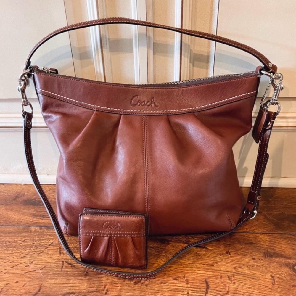 Stunning Leather Coach Purse & Matching Wallet.